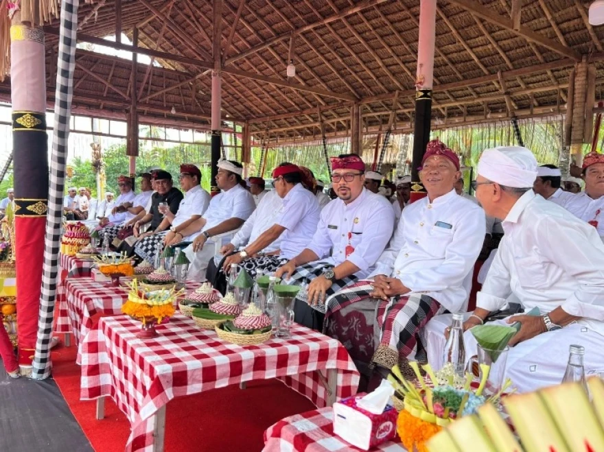 Bupati Tabanan Ngupasaksi Karya Ngenteg Linggih