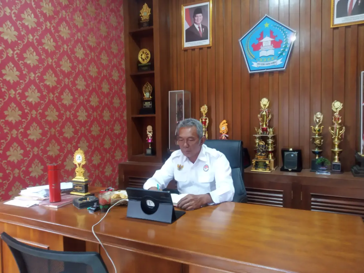 Perbekel Desa Kesiut Mengikuti Rapat Koordinasi Piloting Digitalisasi Bantuan Sosial Secara Daring