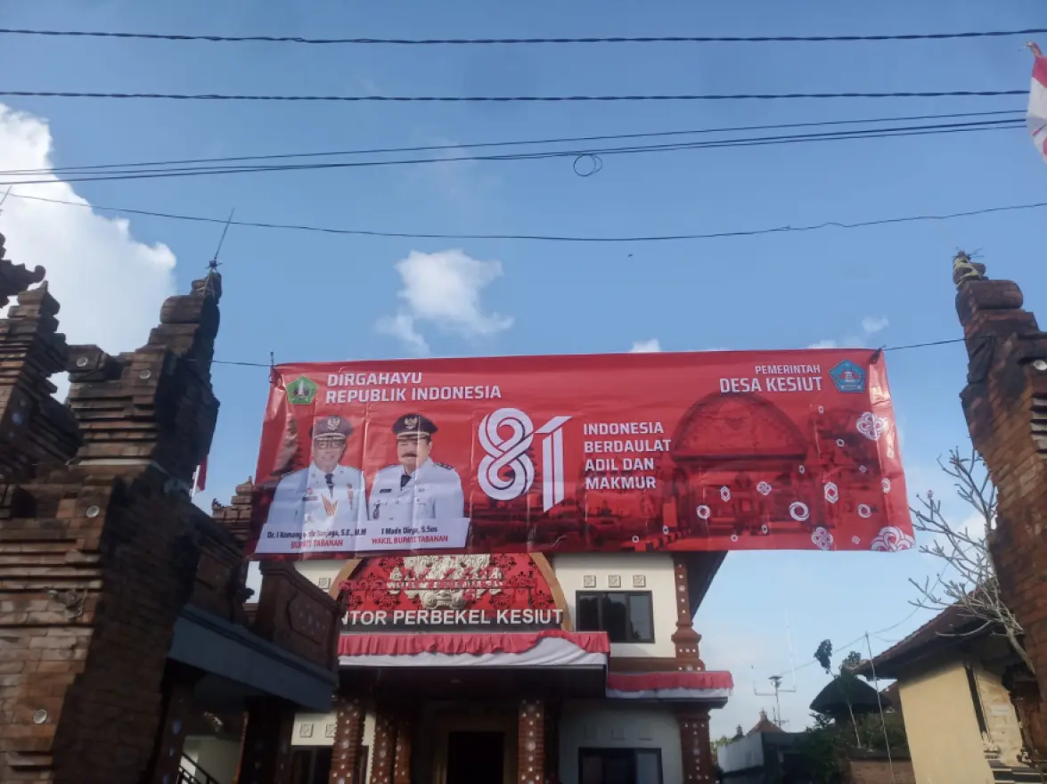 Kerja Bakti serta Menghias Lingkungan Kantor Desa Kesiut dalam Rangka Menyemarakkan HUT Ke-81 Kemerdekaan Republik Indonesia Tahun 2026