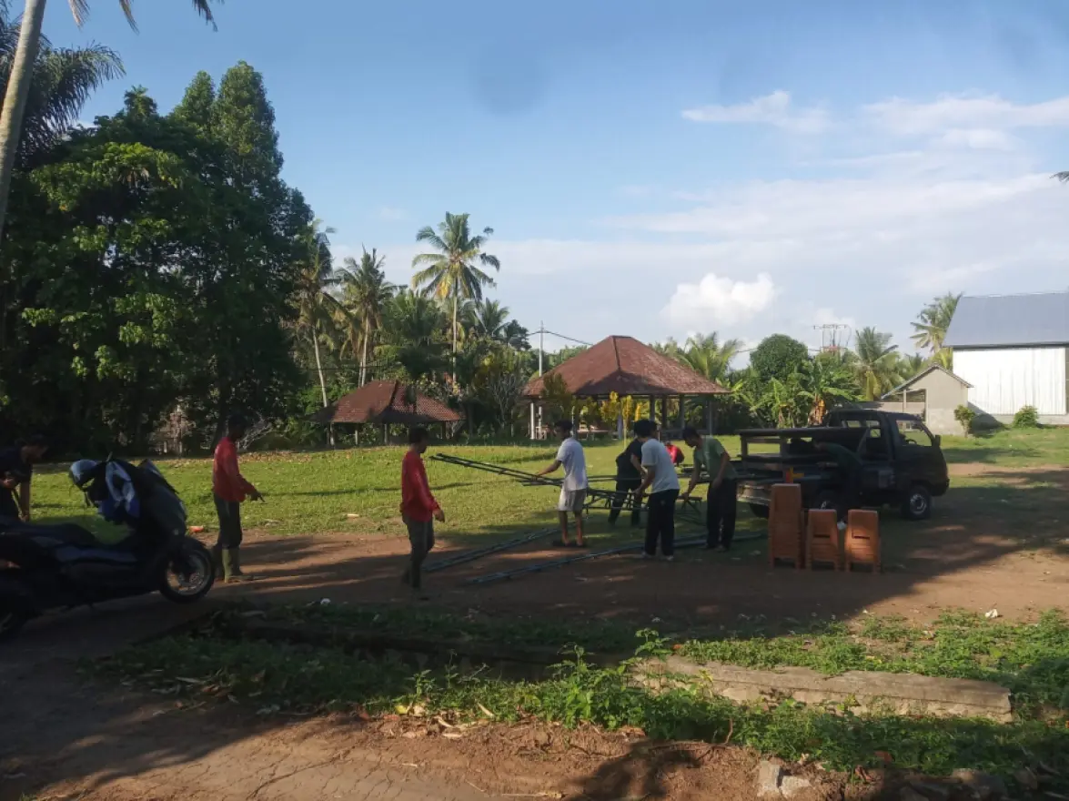 Persiapan Upacara Ngulap Ngambe dan Mecaru Lapangan Sepak Bola Desa Kesiut